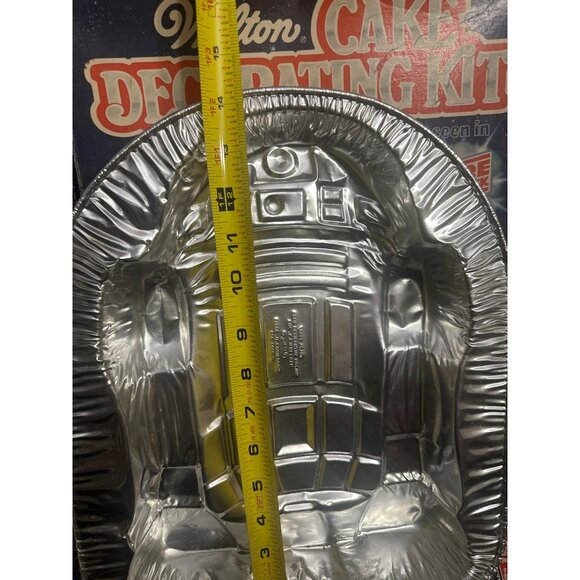 Wilton 1980 Star Wars Darth Vader R2-D2 Cake Decorating Kit Cake Pans - Picture 5 of 11